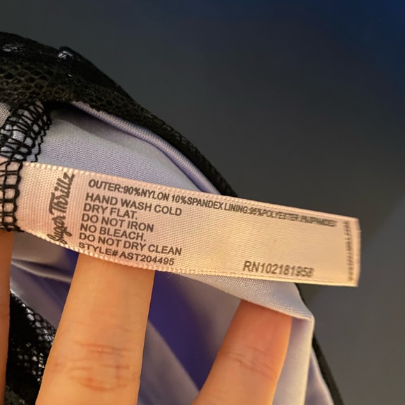 Royal Portrait Mode Mesh Crop Top - Picture 4 of 5